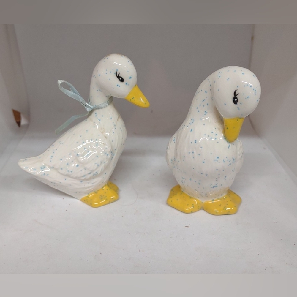 Vintage Set of 2 Ceramic Speckled Goose Geese Figurines Statues Decor Eyelashes